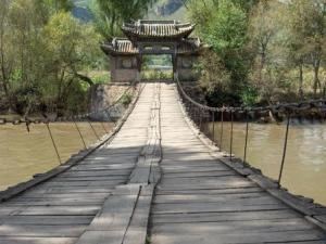 2004-YUNNAN-Pont_en_bois.jpg