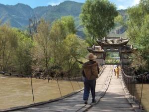 2004-YUNNAN-Pont_en_bois_2.jpg
