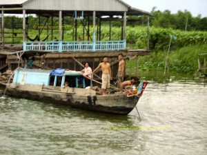 CAN_THO-Famille_en_Bateau.JPG