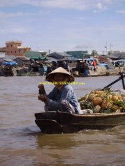 Can_Tho-Marche_flottant-Bateau_ananas.JPG