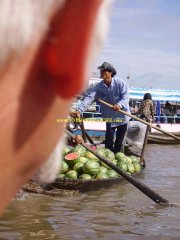 Can_Tho-Marche_flottant-Bateau_pasteques.JPG