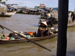 Can_Tho-Marche_flottant-Vendeuse.JPG