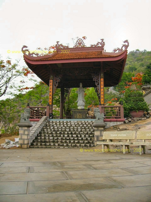 CHAU_DOC-Pagode_Chinoise-Statue.JPG
