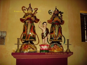 CHAU_DOC-Pagode_Chinoise-Boudha_Enfant.JPG