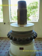 Danang-Musee_Champa-Linga_et_seins.JPG