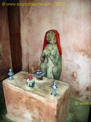 Hoi_An-Pont_Japonais-Singe.JPG