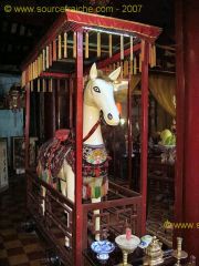 Hoi_An-Temple_Quan_Cong-Cheval.JPG