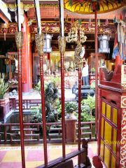 Hoi_An-Temple_Quan_Cong-Patio_2.JPG