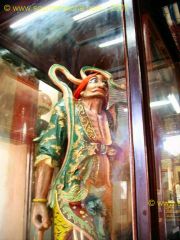 Hoi_An-Temple_Quan_Cong-Statue_2.JPG