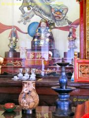 Hoi_An-Temple_Quan_Cong-Statue_Cong.JPG