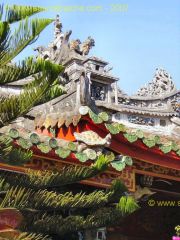 Hoi_An-Temple_Quan_Cong-Toit.JPG