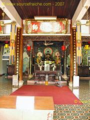 Hoi_An-Temple_Quong-Autel.JPG