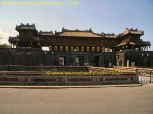 Citadelle_Hue-2eme_Enceinte-Entree_1.JPG
