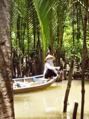 BEN_TRE-Femme_en_Barque.JPG