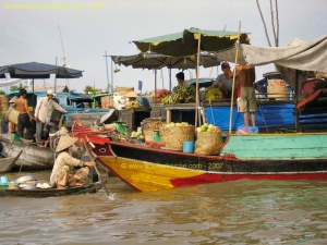 Long_Xuyen-Marche_flottant-Bateau_1.JPG