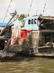 Long_Xuyen-Marche_flottant-Bateau_6.JPG