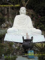 Montagnes_de_Marbre-Temple_Boudha.JPG