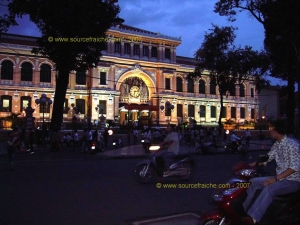 SAIGON-La_Poste_Nuit.JPG