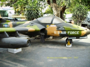 SAIGON-Musee_de_la_Guerre-Avion_US_1.JPG