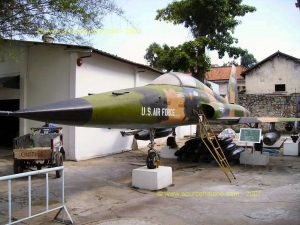 SAIGON-Musee_de_la_Guerre-Avion_US_3.JPG