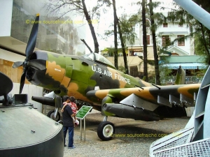 SAIGON-Musee_de_la_Guerre-Avion_US_4.JPG