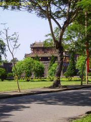 Citadelle_Hue-Entre_1ere_et_2eme_Enceinte